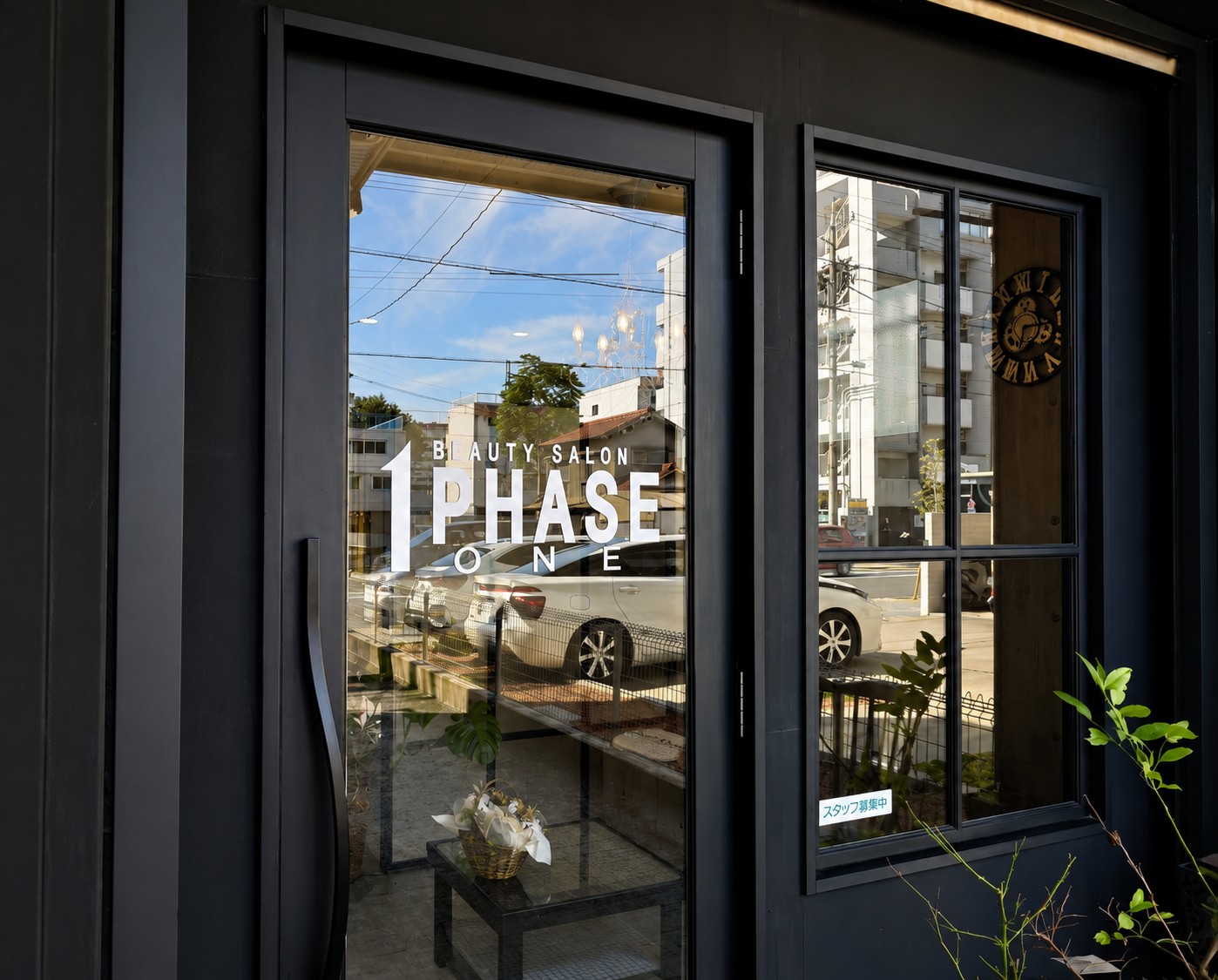 PHASE ONE 外観・入口