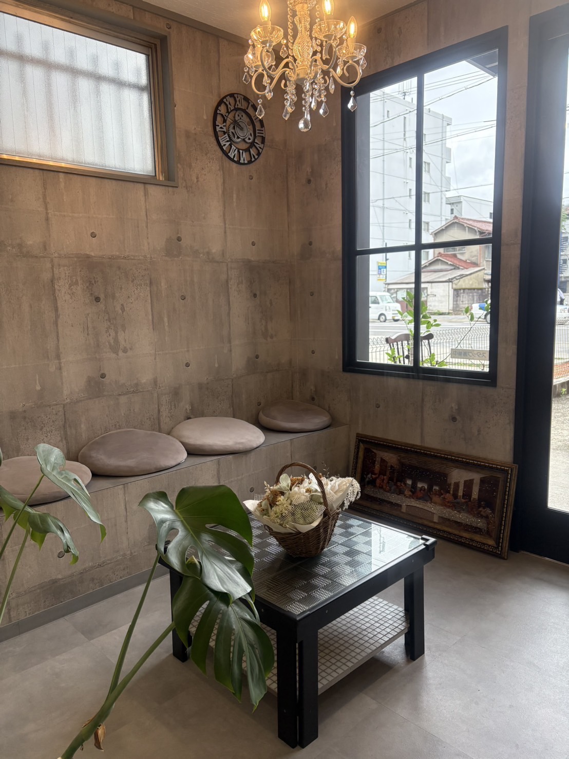 PHASE ONE 店内